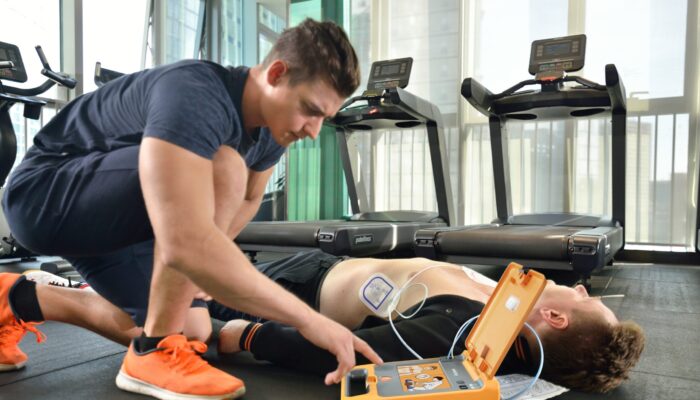 Cours premiers secours et défibrillateurs